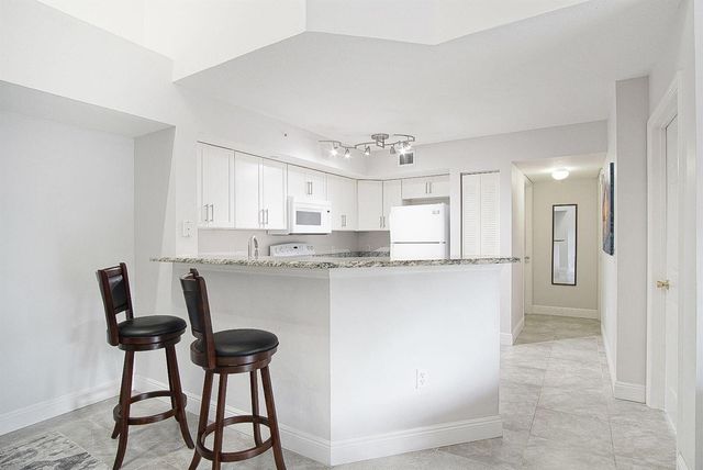 4041 San Marino Boulevard 307, West Palm Beach, FL 33409