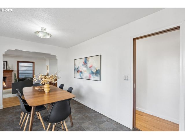 12504 Se MADISON St, Portland, OR 97233