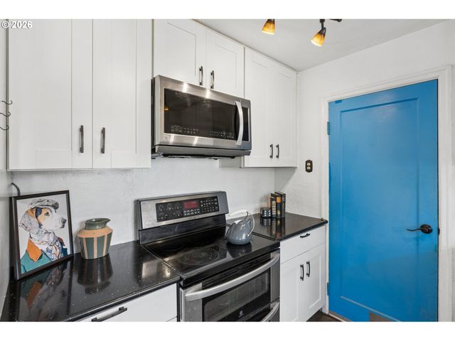 12504 Se MADISON St, Portland, OR 97233
