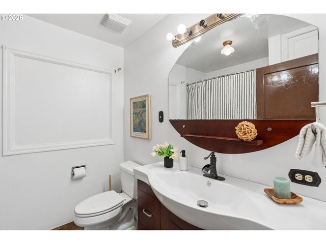 12504 Se MADISON St, Portland, OR 97233