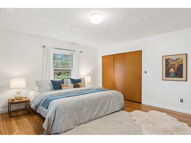 12504 Se MADISON St, Portland, OR 97233