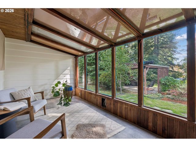 12504 Se MADISON St, Portland, OR 97233