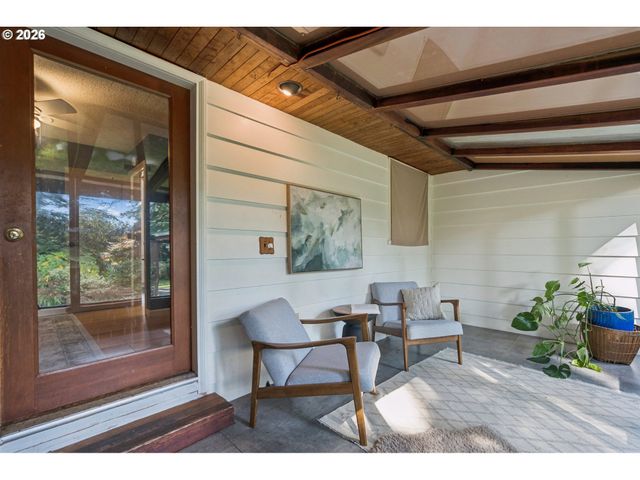 12504 Se MADISON St, Portland, OR 97233