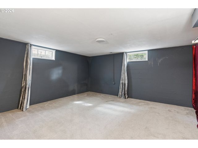 12504 Se MADISON St, Portland, OR 97233