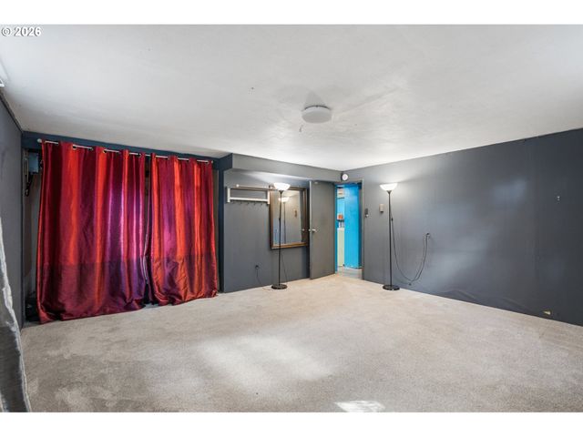 12504 Se MADISON St, Portland, OR 97233