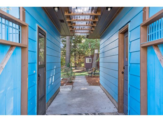 12504 Se MADISON St, Portland, OR 97233