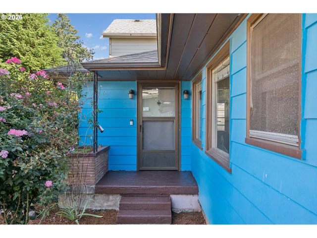 12504 Se MADISON St, Portland, OR 97233
