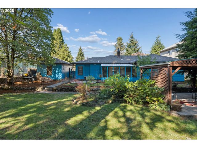 12504 Se MADISON St, Portland, OR 97233