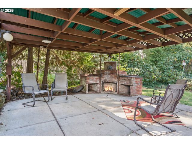12504 Se MADISON St, Portland, OR 97233