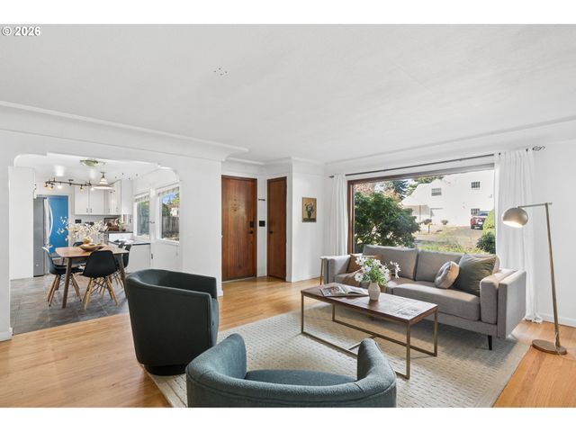 12504 Se MADISON St, Portland, OR 97233