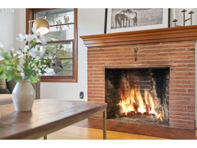 12504 Se MADISON St, Portland, OR 97233