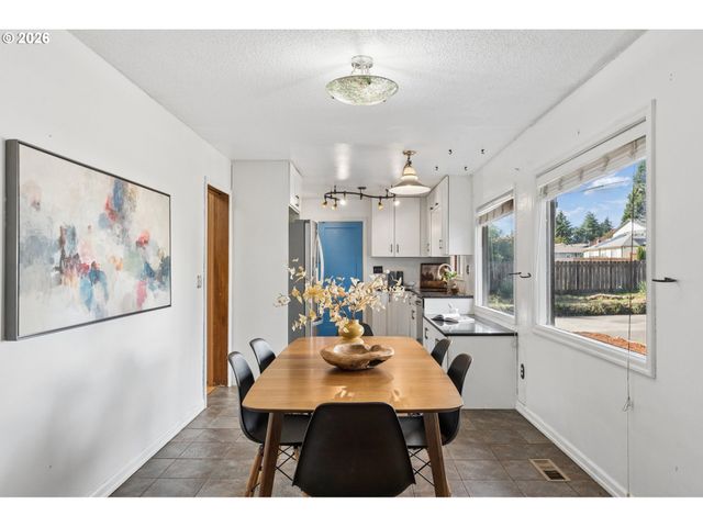 12504 Se MADISON St, Portland, OR 97233