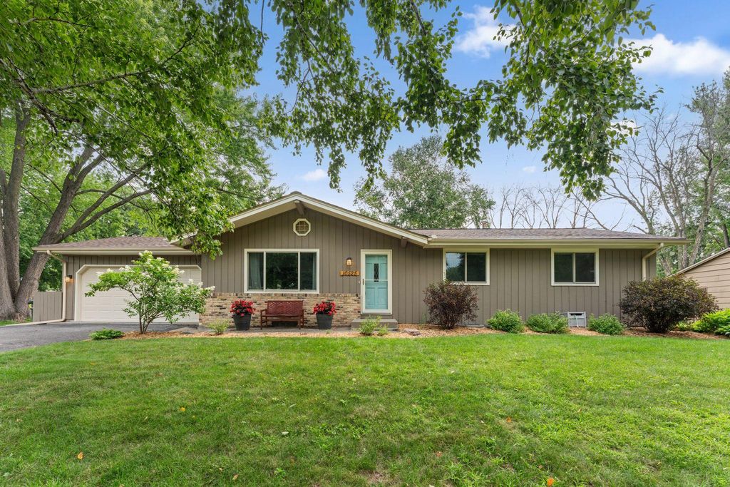 10525 Nesbitt Avenue S, Bloomington, MN 55437