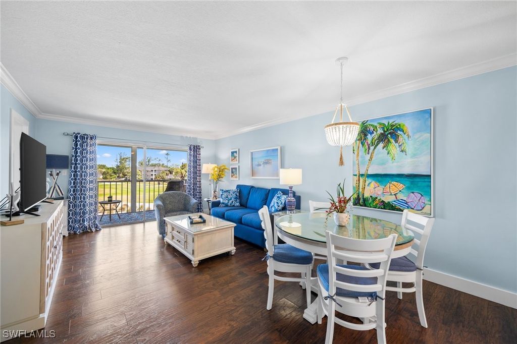 190 Turtle Lake CT 311, Naples, FL 34105