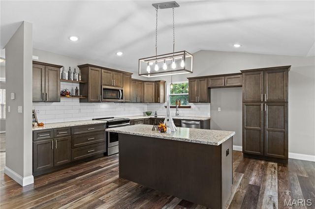 9841 Ridgecrest Drive, Hillsboro, MO 63050