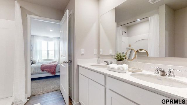 11955 S 114th Avenue, Papillion, NE 68046