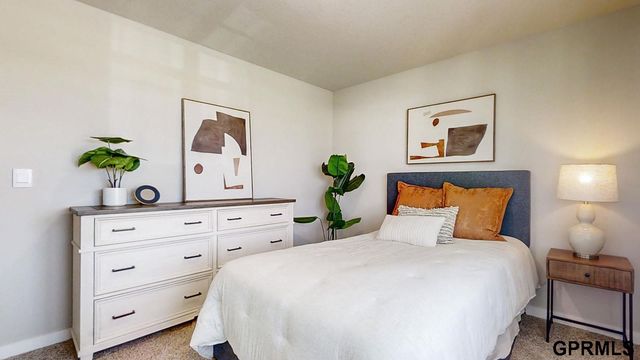 11955 S 114th Avenue, Papillion, NE 68046