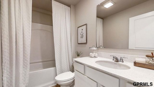 11955 S 114th Avenue, Papillion, NE 68046