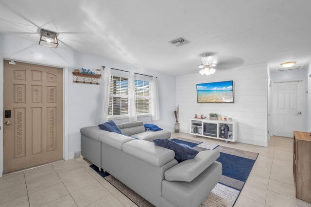 3314 Plaza Place, Lake Worth, FL 33462