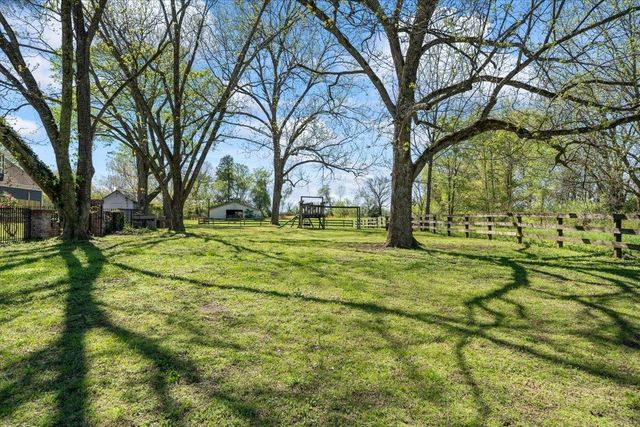 230 LEVY DR, Somerville, TN 38068