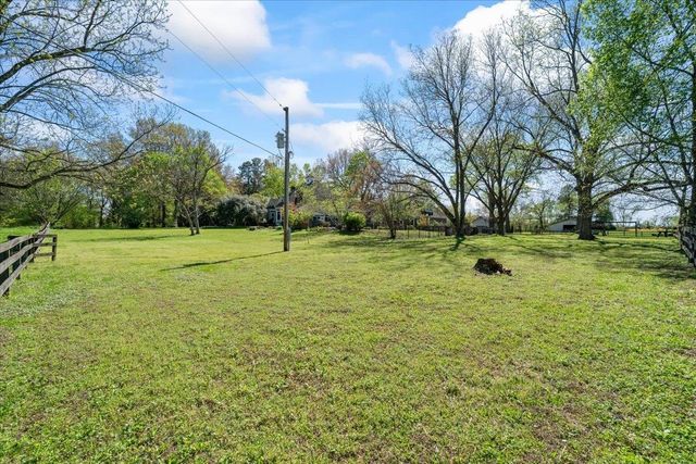 230 LEVY DR, Somerville, TN 38068