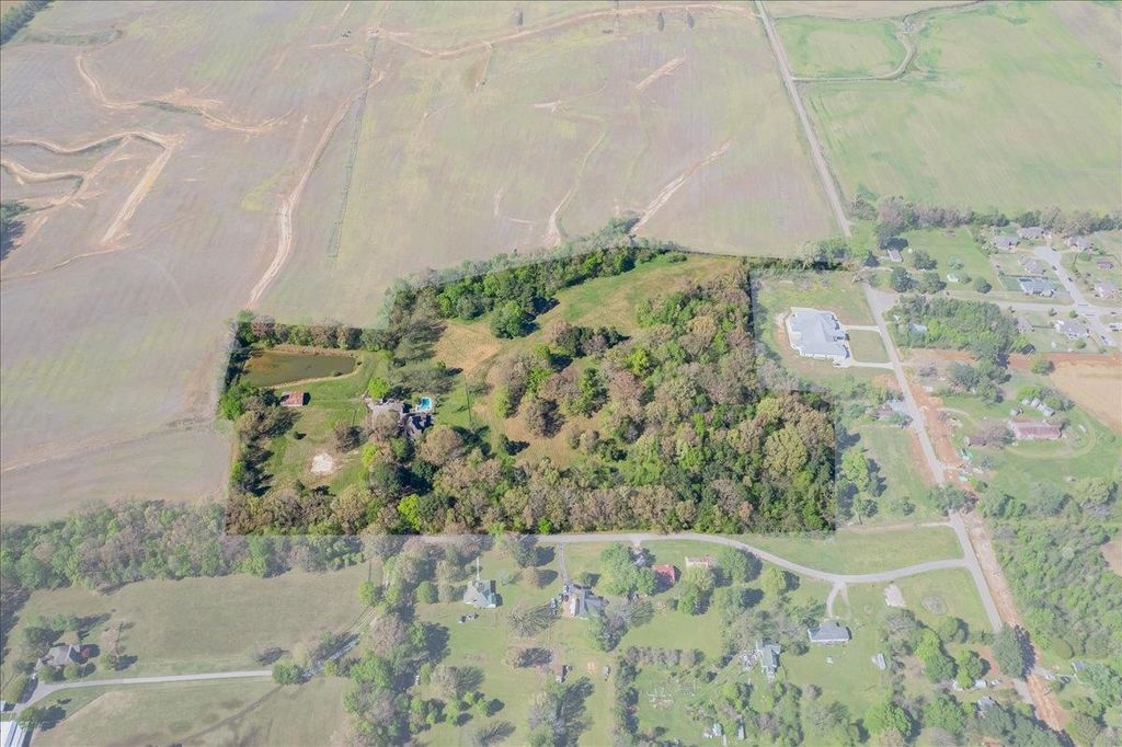 230 LEVY DR, Somerville, TN 38068