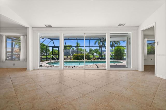 4102 SE 1ST PLACE, Cape Coral, FL 33904
