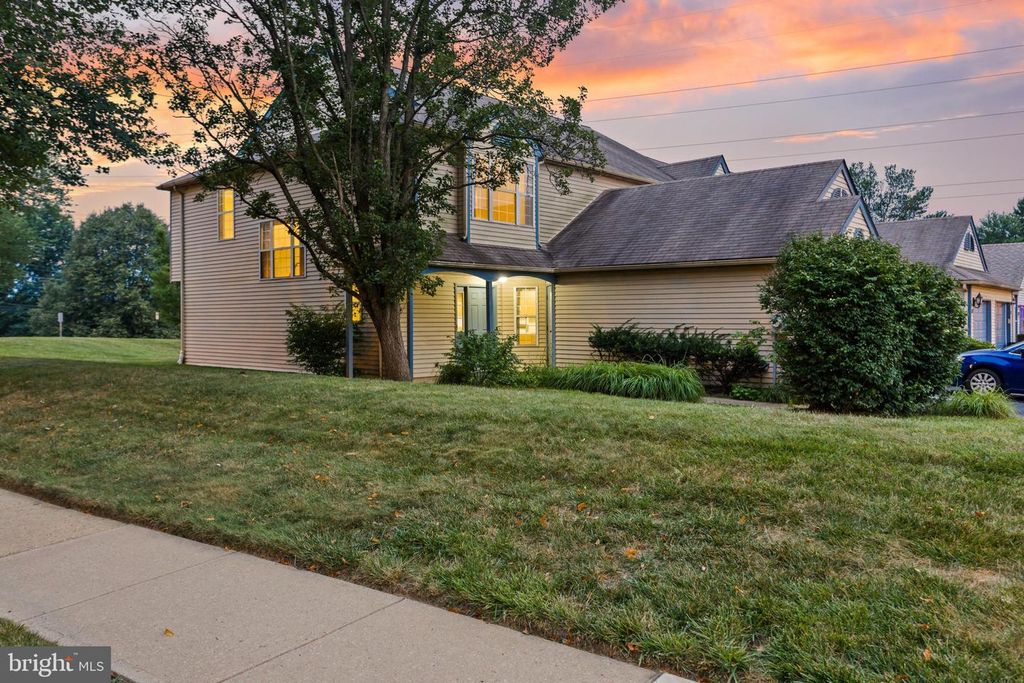 18 HAWTHORNE CT, Hamilton, NJ 08690