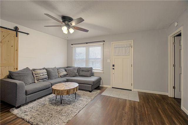 7909 N Pennsylvania Avenue, Kansas City, MO 64118