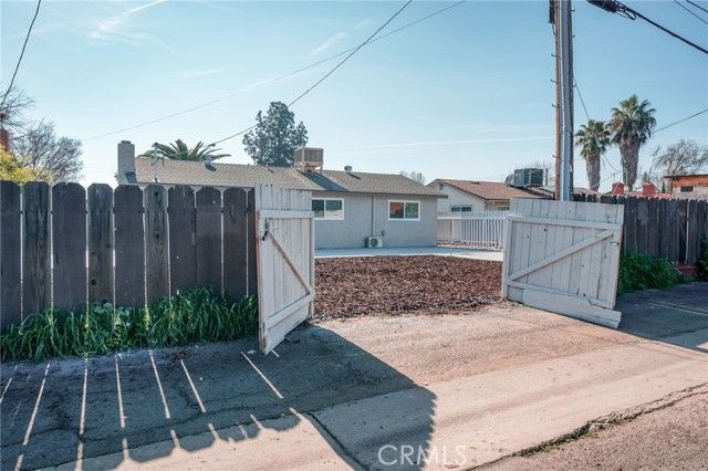 4161 E Holland, Fresno, CA 93726