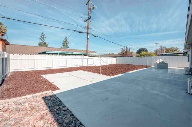 4161 E Holland, Fresno, CA 93726