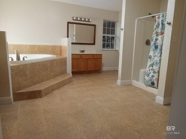 19210 Highway 90, Robertsdale, AL 36567