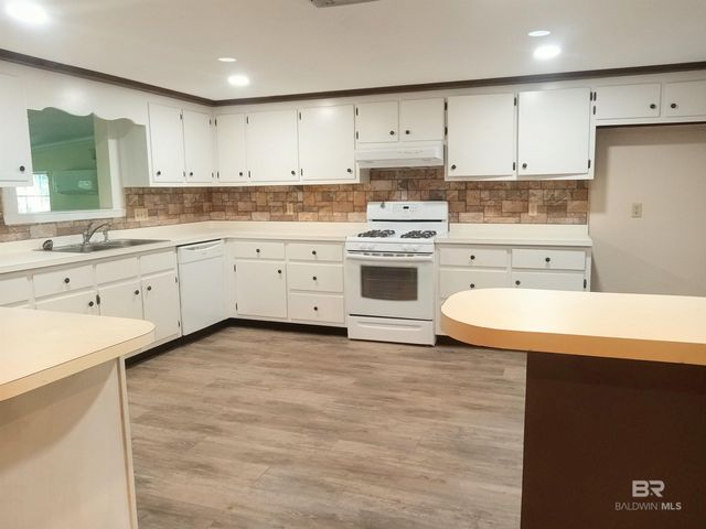 19210 Highway 90, Robertsdale, AL 36567