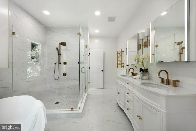 132 N EARLEY, Alexandria, VA 22304