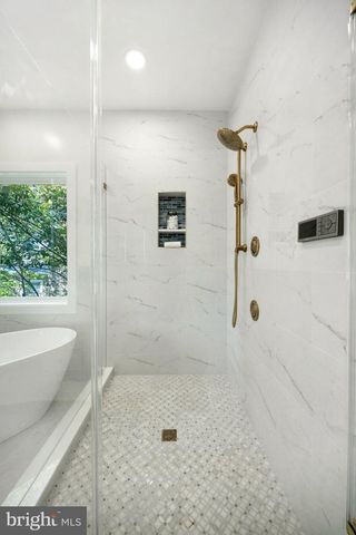 132 N EARLEY, Alexandria, VA 22304