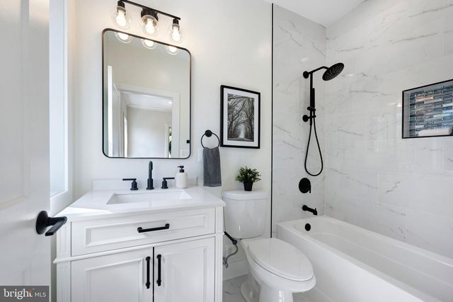 132 N EARLEY, Alexandria, VA 22304