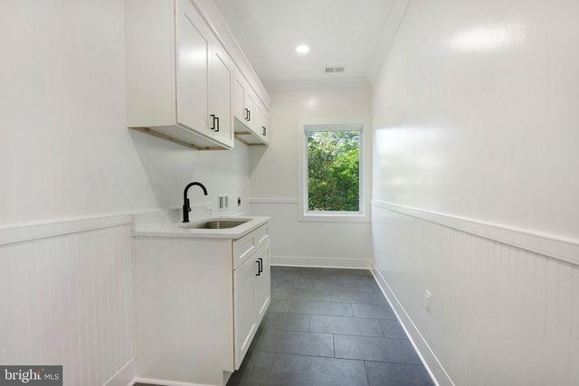 132 N EARLEY, Alexandria, VA 22304