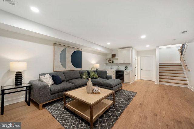 132 N EARLEY, Alexandria, VA 22304
