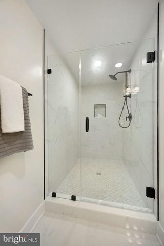 132 N EARLEY, Alexandria, VA 22304