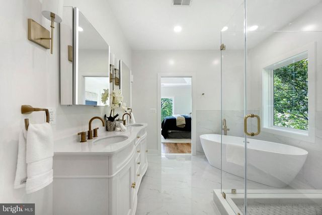 132 N EARLEY, Alexandria, VA 22304