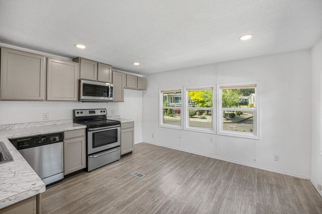 208 S Neyland Rd, Liberty Lake, WA 99019
