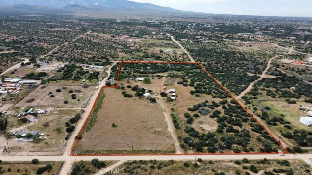 8288 White, Phelan, CA 92371