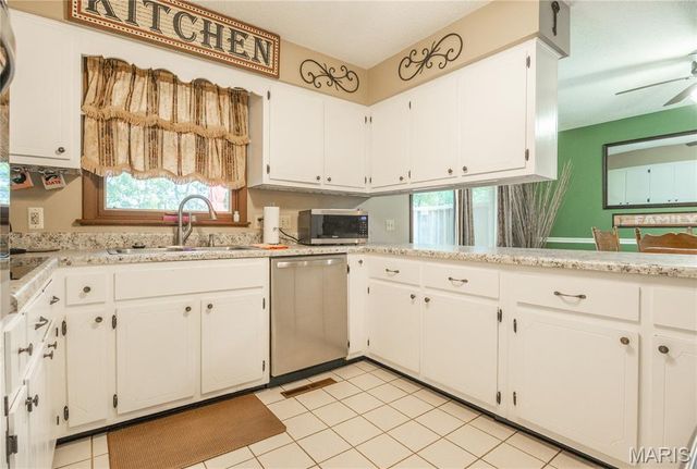 2855 Lakeside Drive, Poplar Bluff, MO 63901