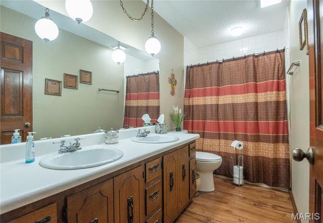 2855 Lakeside Drive, Poplar Bluff, MO 63901