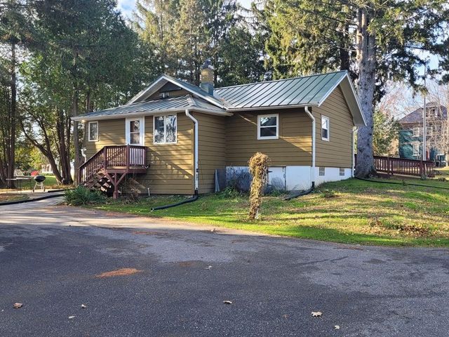 600 PINE STREET, Athens, WI 54411