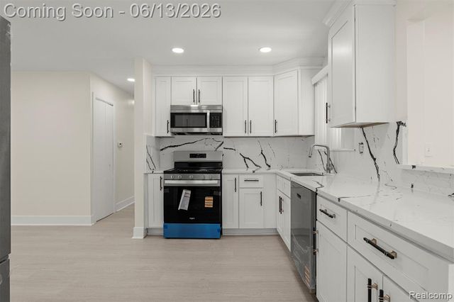 29578 Brown Court, Garden City, MI 48135