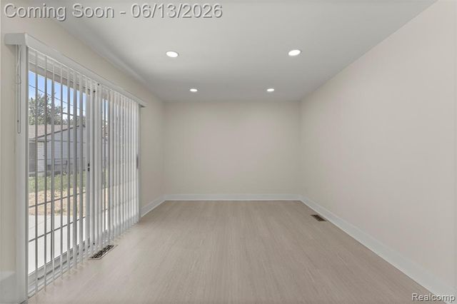 29578 Brown Court, Garden City, MI 48135