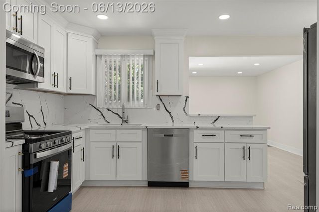 29578 Brown Court, Garden City, MI 48135