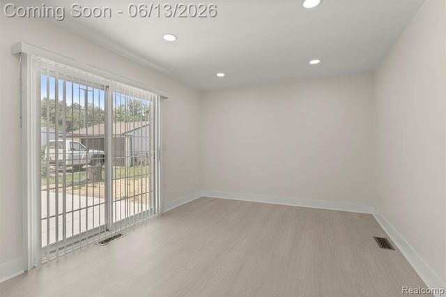 29578 Brown Court, Garden City, MI 48135
