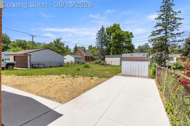 29578 Brown Court, Garden City, MI 48135